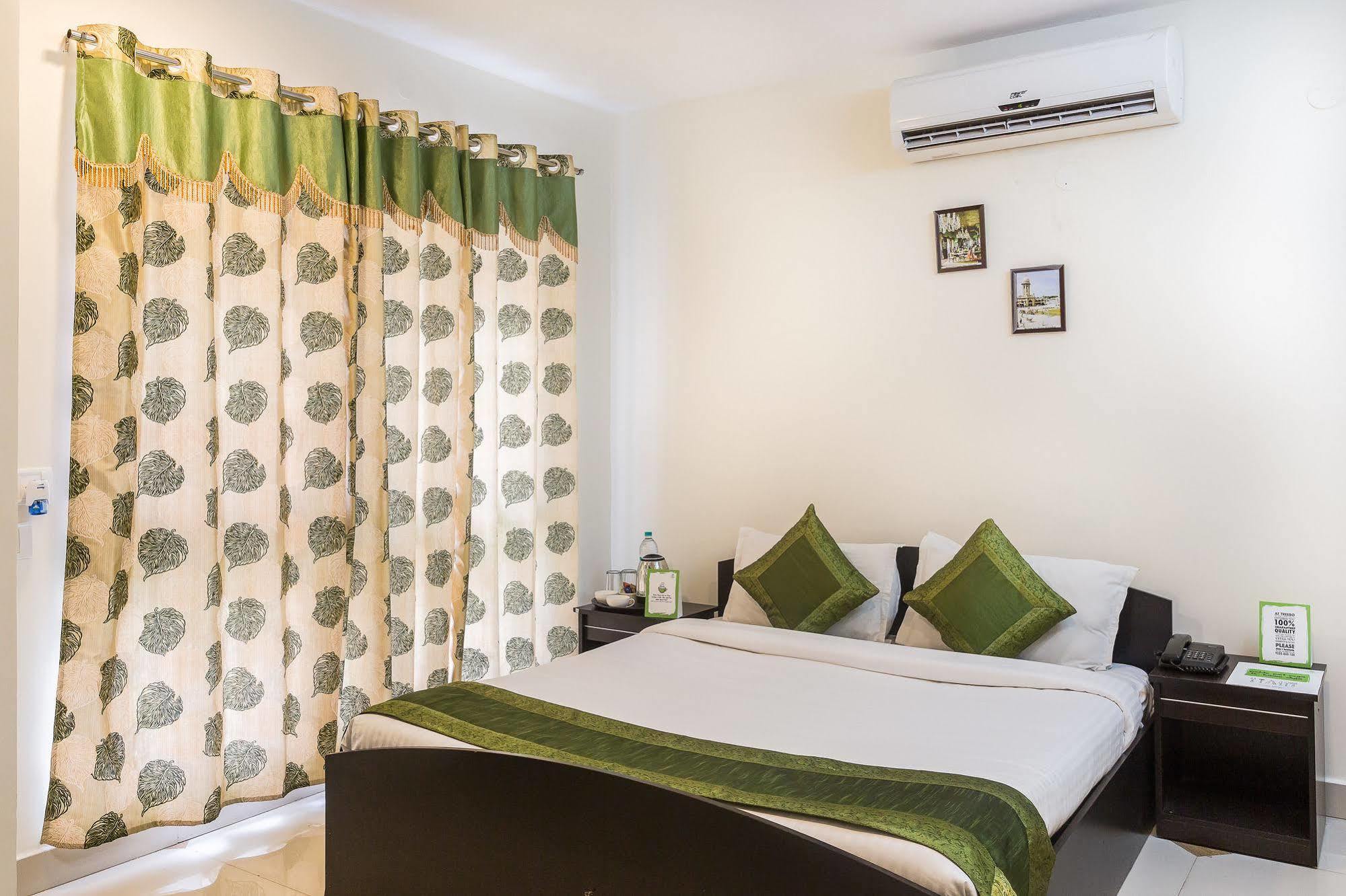 Hotel Treebo Srico, Banjara Hills Hyderabad Esterno foto