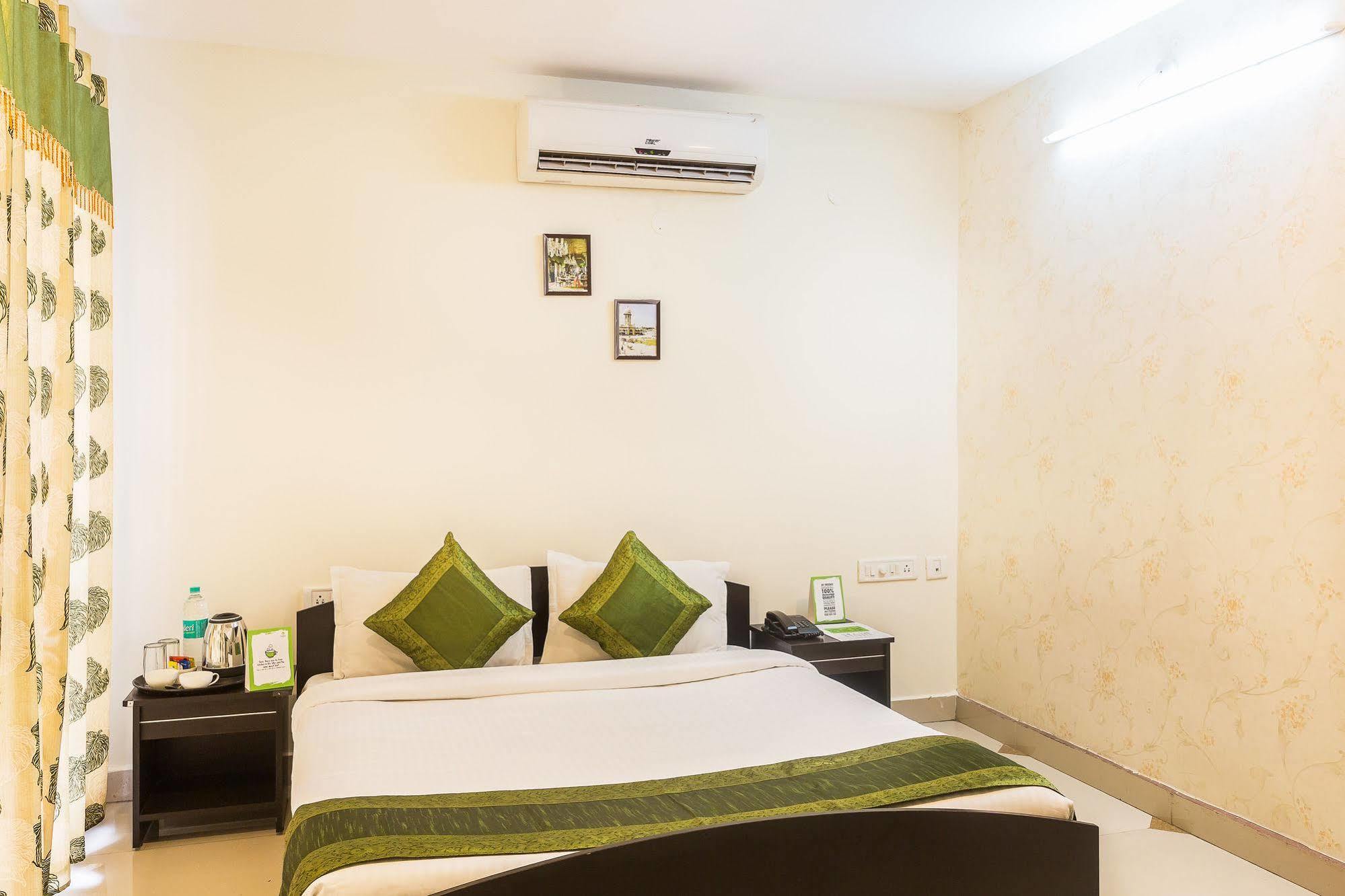 Hotel Treebo Srico, Banjara Hills Hyderabad Esterno foto