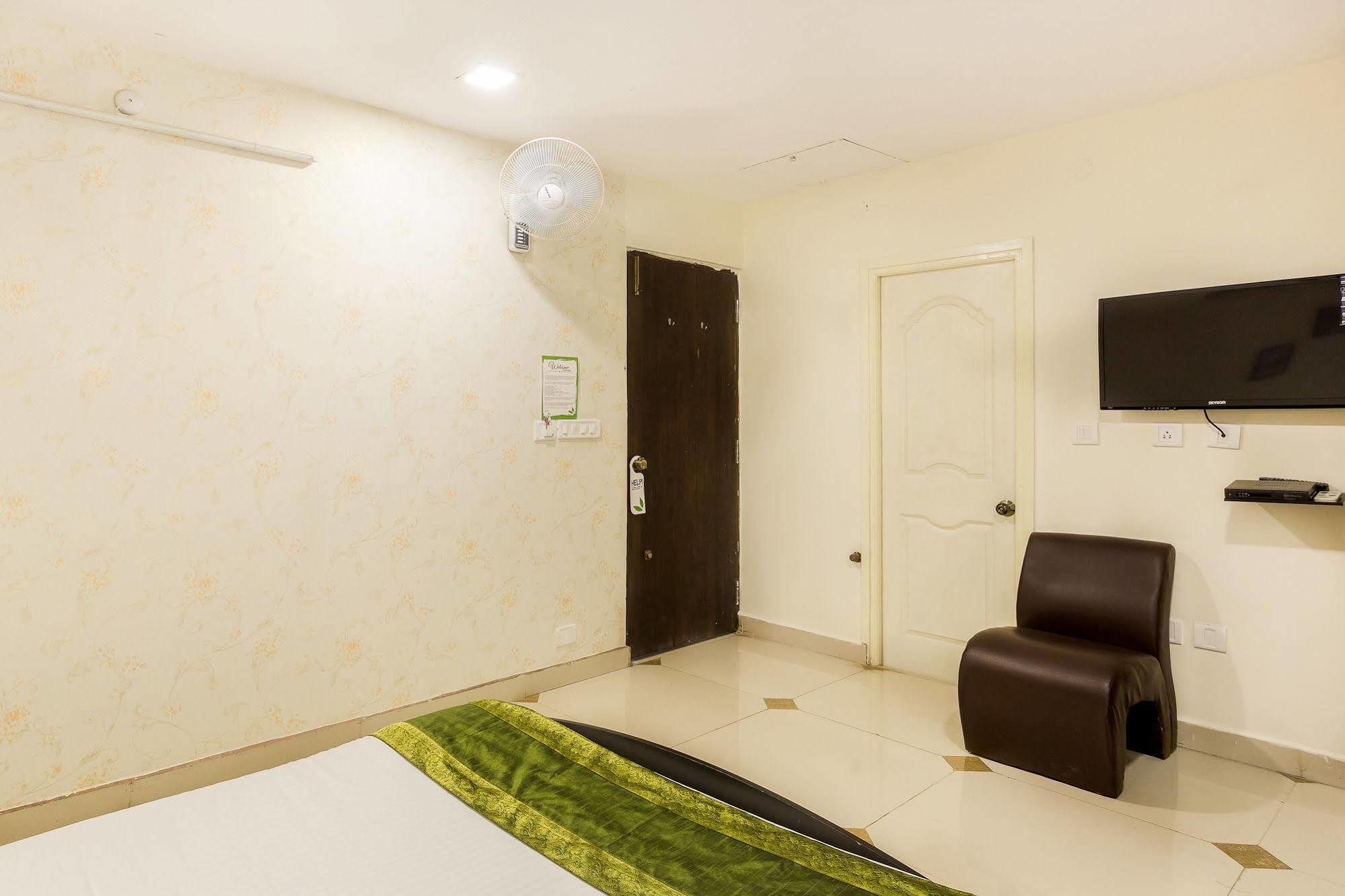 Hotel Treebo Srico, Banjara Hills Hyderabad Esterno foto