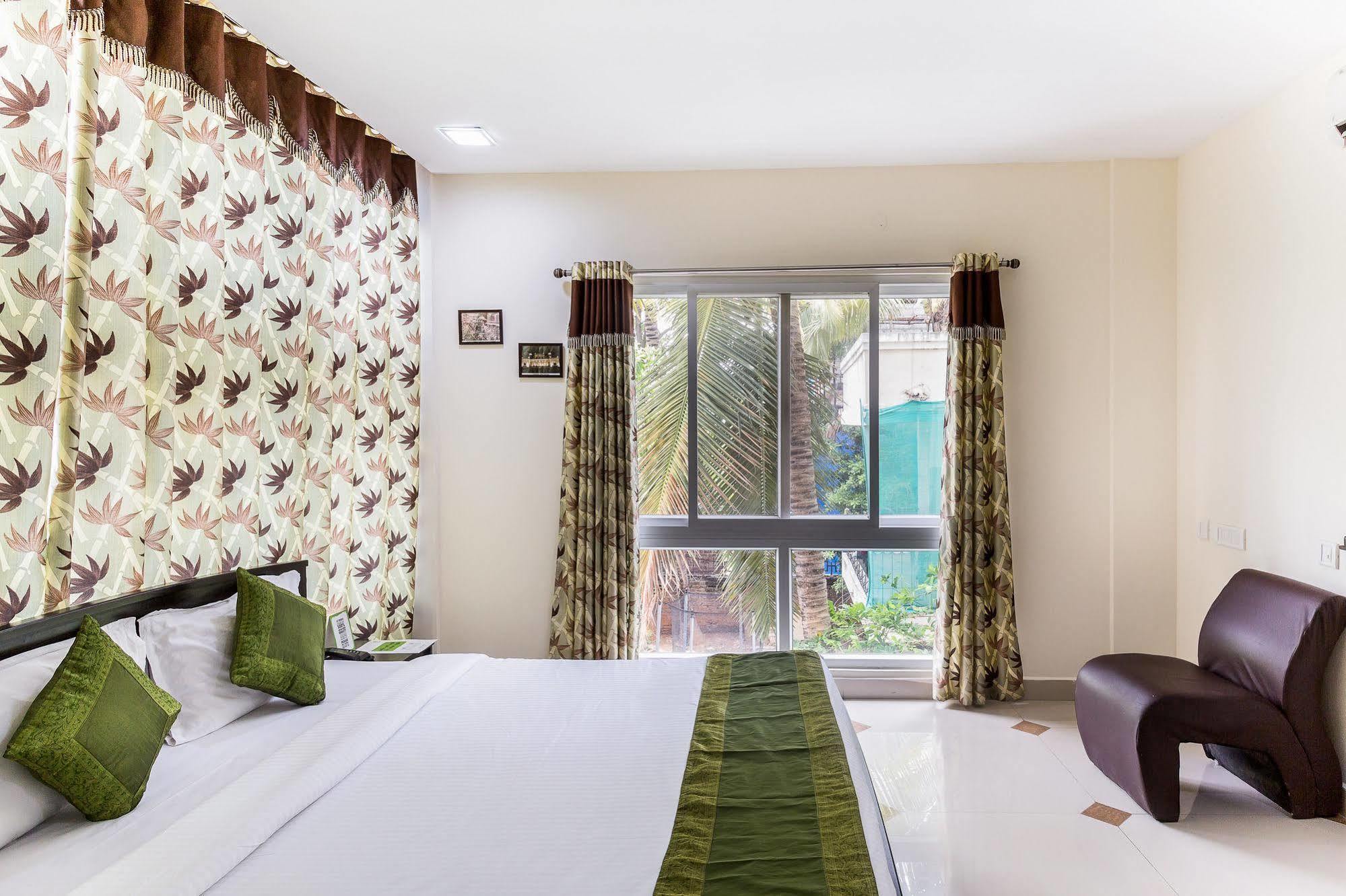 Hotel Treebo Srico, Banjara Hills Hyderabad Esterno foto