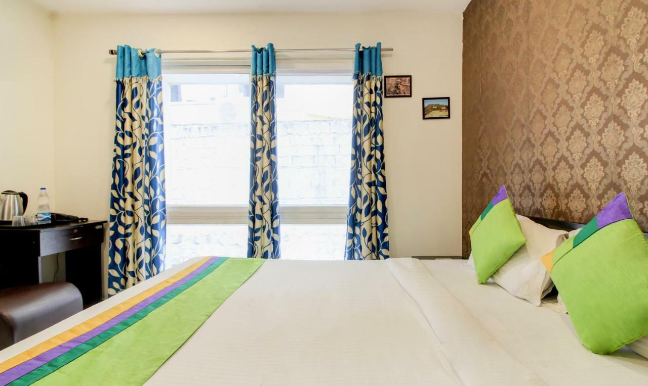 Hotel Treebo Srico, Banjara Hills Hyderabad Esterno foto