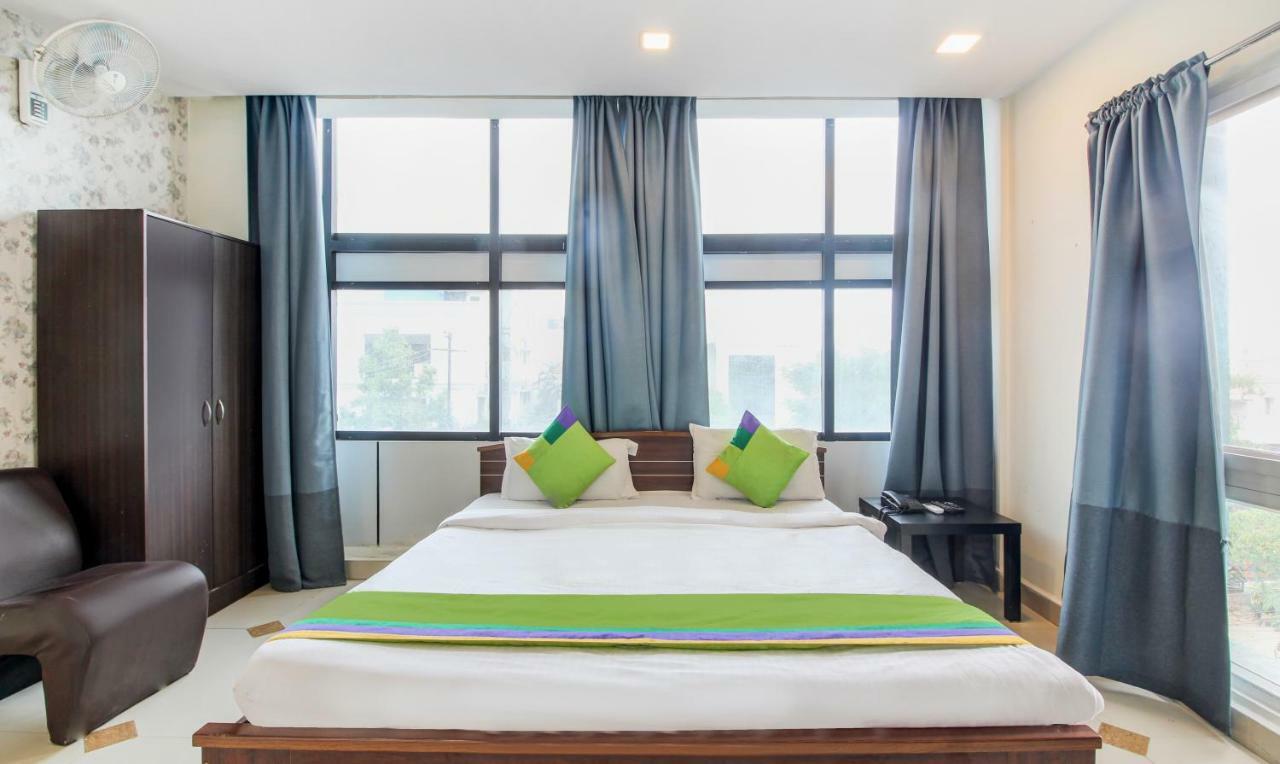 Hotel Treebo Srico, Banjara Hills Hyderabad Esterno foto